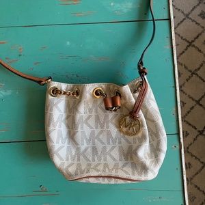Micheal Kors Bucket Bag